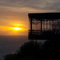 Logo PT Bukit Uluwatu Villa Tbk